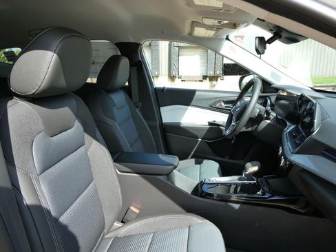 New 2026 Chevrolet Trax LT w/ Midnight Edition FWD image 9