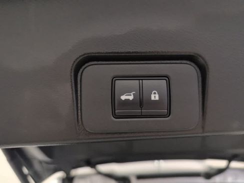 Used 2023 Nissan Rogue SV w/ SV Premium B Package FWD image 6