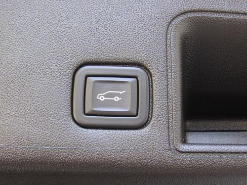 Used 2023 GMC Terrain SLT w/ Tech Package AWD/4WD image 23