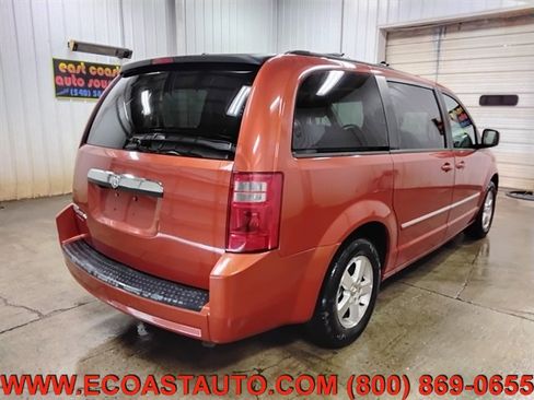 Used 2008 Dodge Grand Caravan SXT w/ Entertainment Group 2 FWD image 3