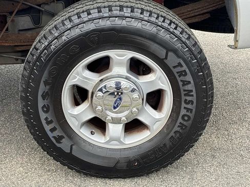 Used 2014 Ford F250 XLT w/ Snow Plow Prep Package AWD/4WD image 12