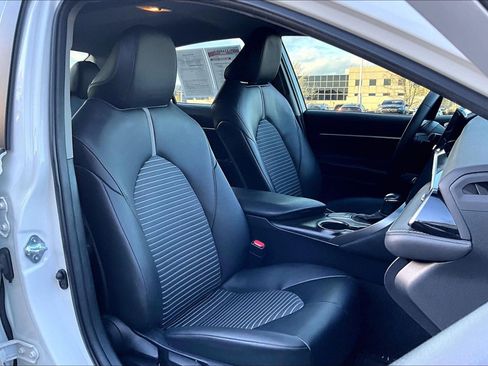 Used 2023 Toyota Camry SE w/ Convenience Package image 7