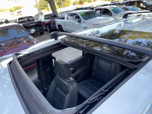 Used 2022 Chevrolet Suburban LT AWD/4WD image 85