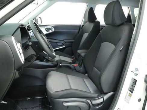 Used 2025 Kia Soul LX w/ LX Technology Package FWD image 25