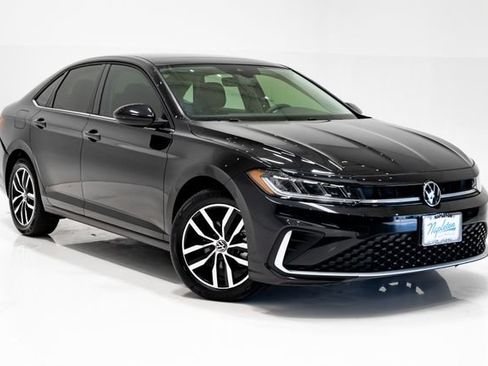 Used 2025 Volkswagen Jetta SE FWD image 6