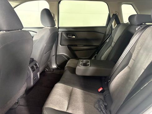 Used 2024 Nissan Rogue SV image 32