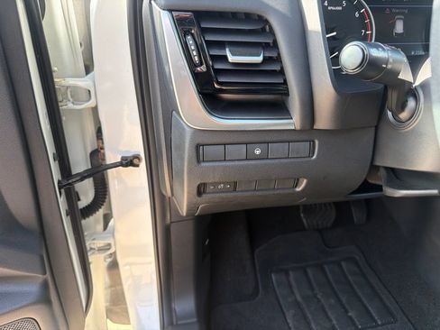 Used 2021 Nissan Rogue SV FWD image 22