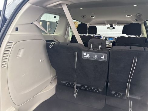 Used 2020 Chrysler Pacifica Touring image 41