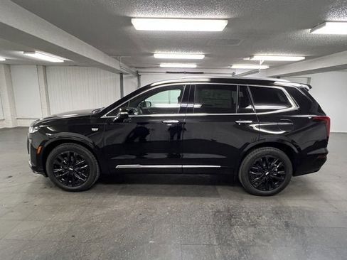 New 2025 Cadillac XT6 Luxury image 2