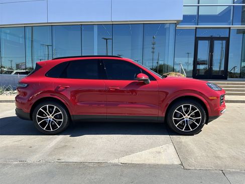Certified 2024 Porsche Cayenne image 8
