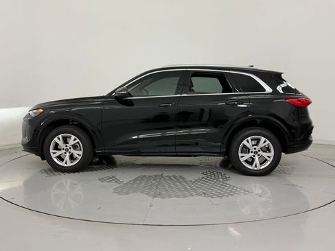 Used 2025 Audi Q5 Premium w/ Convenience Package image 2