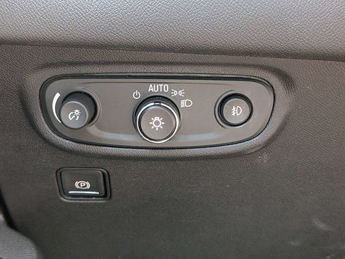 Used 2024 GMC Terrain SLT FWD image 28