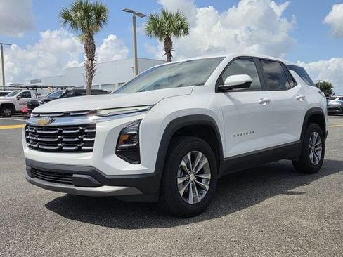 Used 2025 Chevrolet Equinox LT FWD image 2
