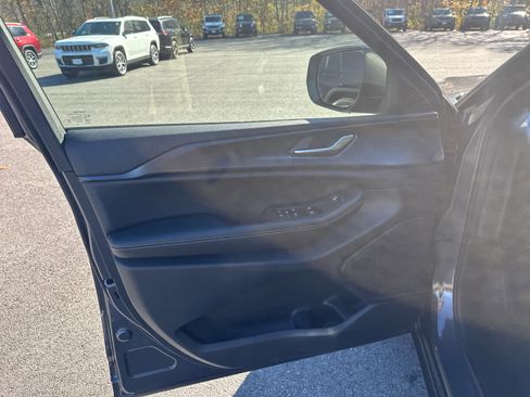 New 2025 Jeep Grand Cherokee Laredo w/ Luxury Tech Group I image 14