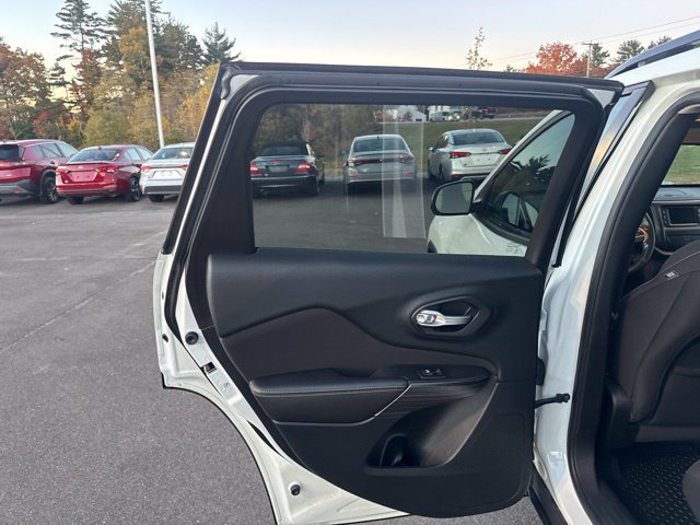 Used 2016 Jeep Cherokee Sport w/ Cold Weather Group AWD/4WD image 17