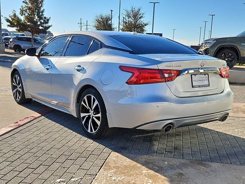 Used 2018 Nissan Maxima 3.5 SV image 2