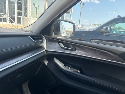Used 2023 Jeep Grand Cherokee L Limited RWD image 24