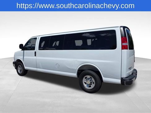 Certified 2025 Chevrolet Express 3500 LT w/ LT Preferred Equipment Group RWD image 32