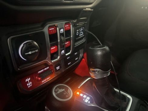 Used 2018 Jeep Wrangler Unlimited Rubicon image 16