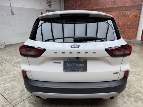 Certified 2025 Ford Escape SE FWD image 4