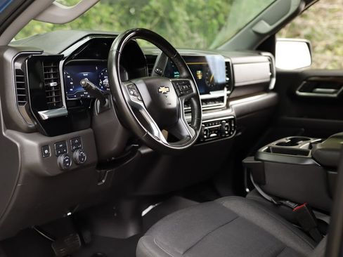 Used 2024 Chevrolet Silverado 1500 LT AWD/4WD image 9