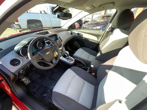 Used 2014 Chevrolet Cruze LS image 11