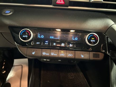 Used 2022 Hyundai Elantra SEL w/ Convenience Package FWD image 17