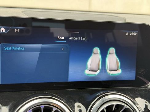 Used 2024 Mercedes-Benz GLB 250 image 11