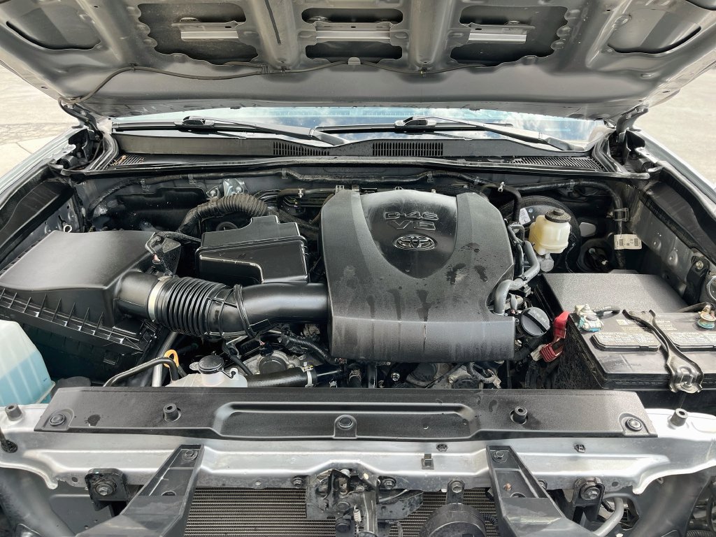 Used 2020 Toyota Tacoma TRD Sport w/ TRD Premium Sport Package AWD/4WD image 30