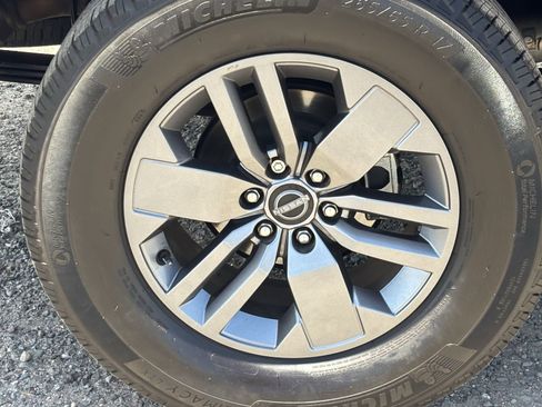 Certified 2025 Nissan Frontier SV AWD/4WD image 10