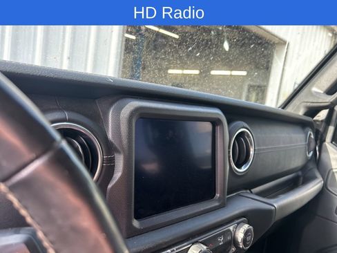 Used 2018 Jeep Wrangler Unlimited Sahara image 10