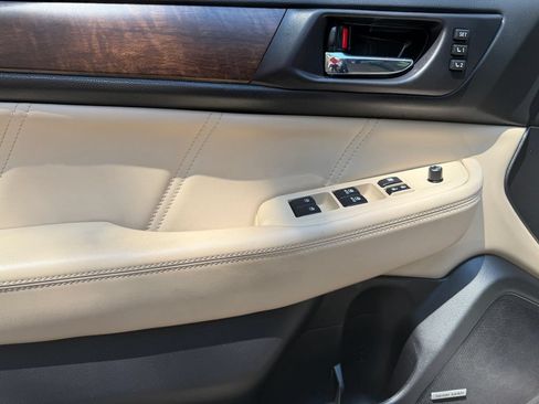 Used 2019 Subaru Outback 3.6R Limited AWD/4WD image 17