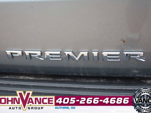 Used 2025 Chevrolet Suburban Premier AWD/4WD image 11