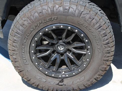 Used 2019 Toyota Tacoma TRD Sport w/ Technology Package AWD/4WD image 8