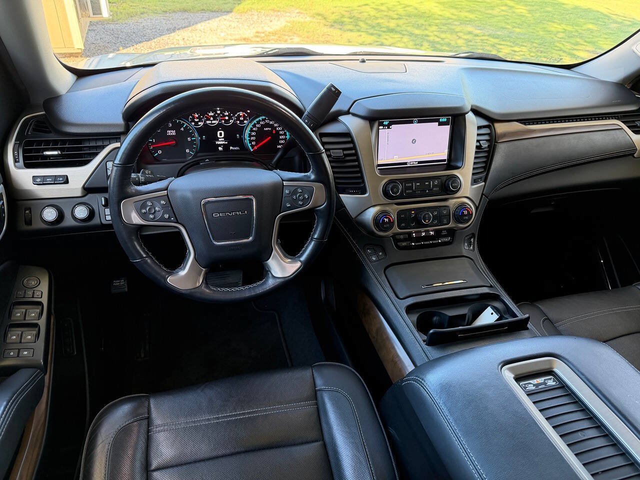Used 2019 GMC Yukon Denali w/ Denali Ultimate Package AWD/4WD image 15