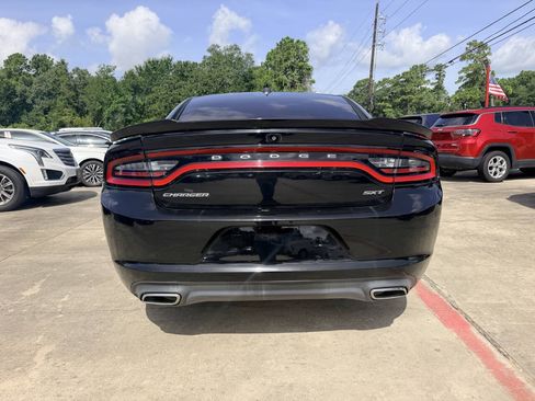 Used 2016 Dodge Charger SXT w/ Navigation & Travel Group RWD image 6