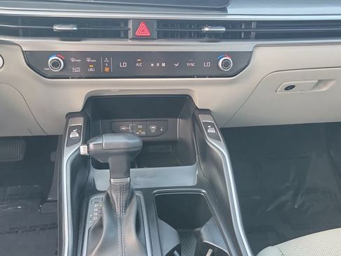 Used 2025 Kia Sorento S w/ Panoramic Sunroof Package FWD image 14