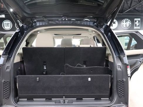 Used 2019 Land Rover Discovery SE AWD/4WD image 17