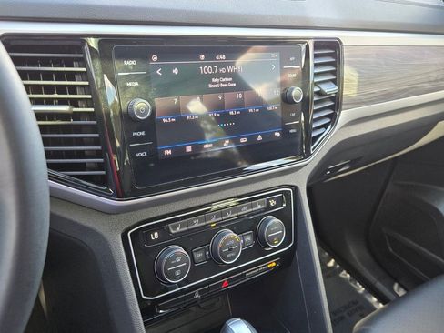 Used 2023 Volkswagen Atlas Cross Sport SE w/ Panoramic Sunroof Package image 21