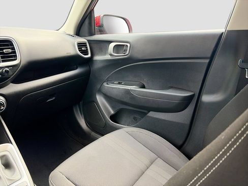 Used 2024 Hyundai Venue SEL FWD image 24