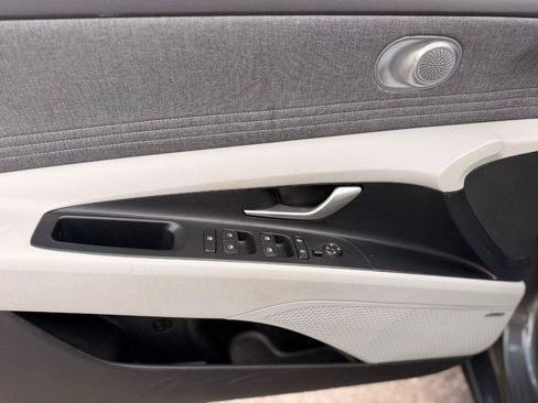 Used 2025 Hyundai Elantra Limited FWD image 27