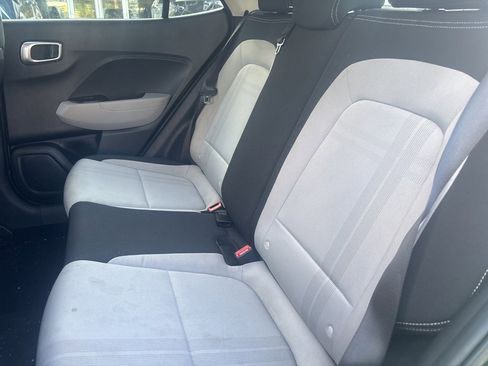 Used 2023 Hyundai Venue SEL image 25