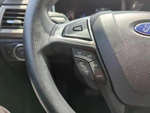 Used 2017 Ford Fusion SE w/ Fusion SE Technology Package FWD image 30