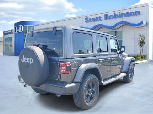 Used 2020 Jeep Wrangler Unlimited Sahara AWD/4WD image 4