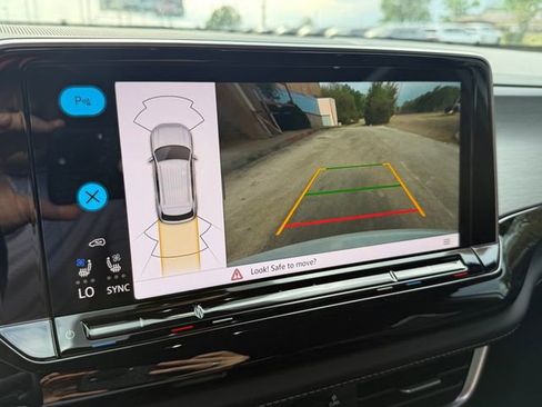 New 2026 Volkswagen Atlas Cross Sport SE image 13