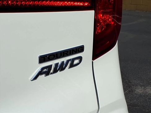 Used 2018 Honda Pilot Touring image 15