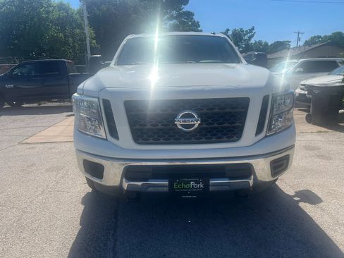 Used 2019 Nissan Titan SV AWD/4WD image 4