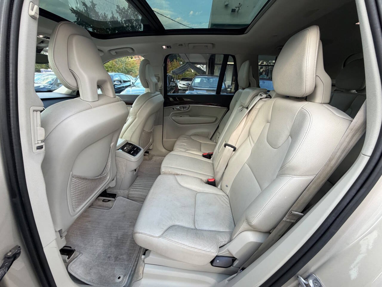 Used 2016 Volvo XC90 T6 Momentum w/ Momentum Plus Package AWD/4WD image 9