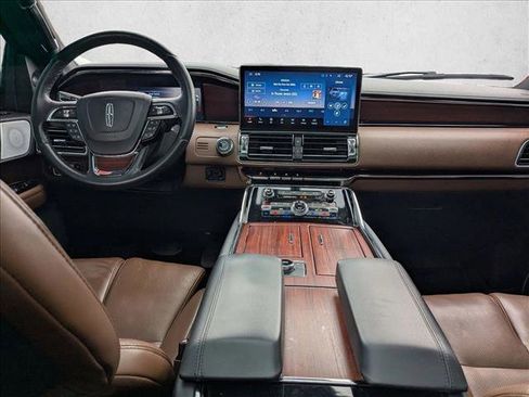 Used 2023 Lincoln Navigator Reserve image 17