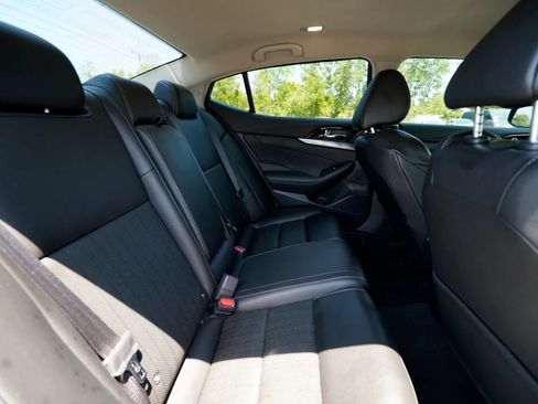 Used 2022 Nissan Maxima SV w/ Floor Mat Group FWD image 38